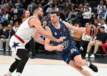 Anadolu Efes, EA7 Emporio Armani Milan'a 97-93 mağlup oldu