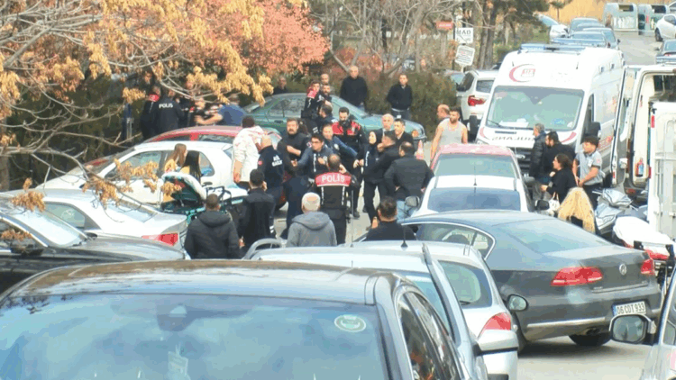Ankara'da adliye önünde bıçaklı kavga; 5 yaralı