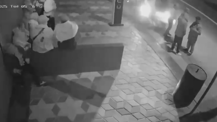 Ankara'da otomobil durağa daldı: 6 yaralı