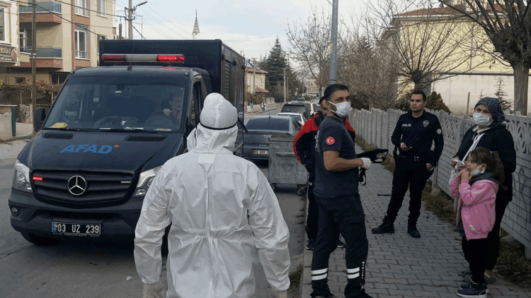 Anne ve 3 çocuğu zehirlenme şüphesiyle hastaneye kaldırıldı