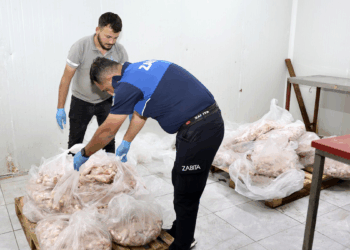 Antalya'da son kullanma tarihi geçmiş 25 ton tavuk ürünü imha edildi