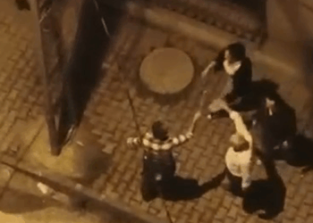 Arnavutköy'de komşuların gürültü kavgası kamerada