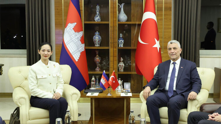 Bakan Bolat, Kamboçya Ticaret Bakanı ile görüştü