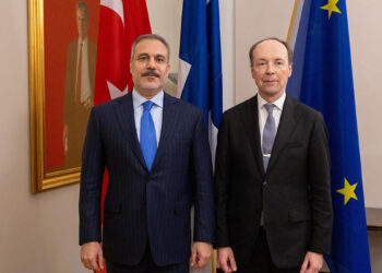 Hakan Fidan Fin Parlamentosu Başkanı ile görüştü