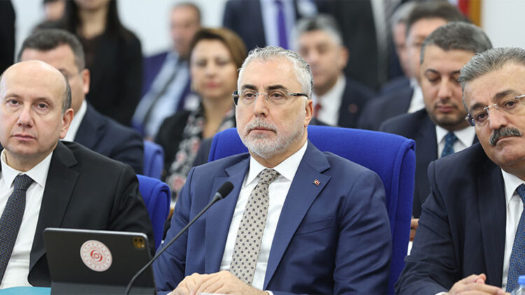 Dilovası'ndaki yangınla ilgili ne gerekiyorsa yapıyoruz