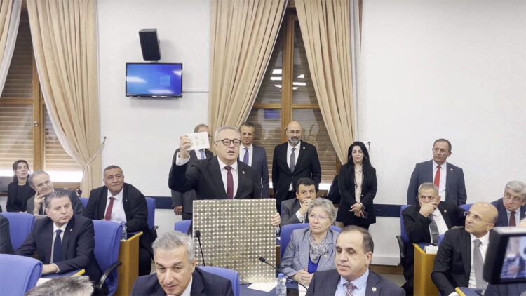 Avrupalı genç bu para için 45 dakika çalışıyor bizim gençlerimiz 5 saat çalışıyor