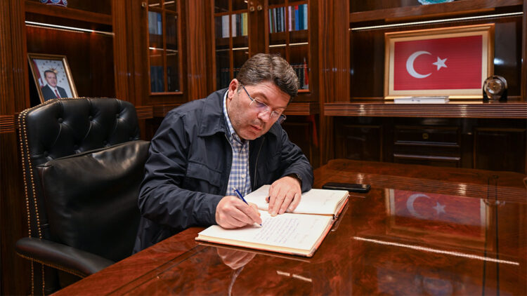 Bakan Tunç, Türkiye'nin Riyad Büyükelçiliği’ni ziyaret etti