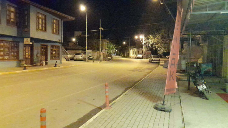 Sındırgı 10 dakika arayla 3.7 ve 4.0 büyüklüğünde iki depremle sallandı