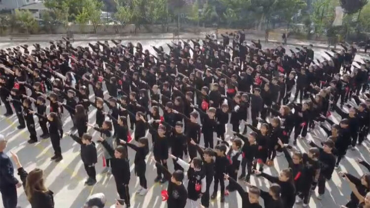 Batman'da 563 ilkokul öğrencisi, ‘Atatürk Çocukları’ şarkısını seslendirdi