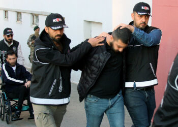 Bayğaralar suç örgütü üyesi 3 şüpheli kaçarken yakalandı