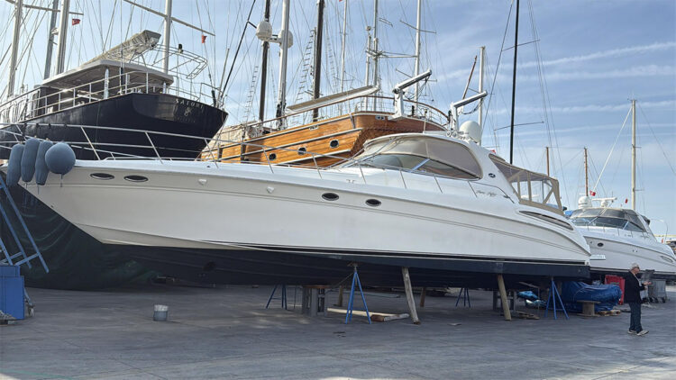 Yatlar bakım ve onarım için karaya çekilmeye başladı