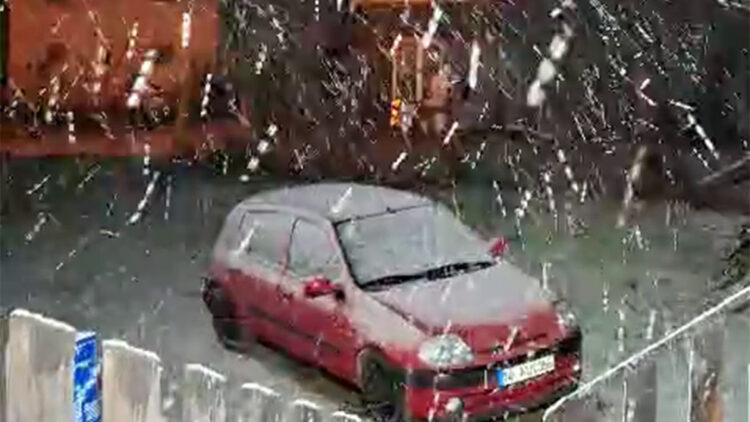 Bolu'nun yüksek kesimlerine lapa lapa kar yağdı