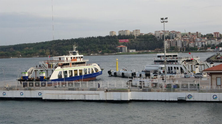Bozcaada ve Gökçeada'da bugün yapılması planlanan feribot seferleri iptal edildi