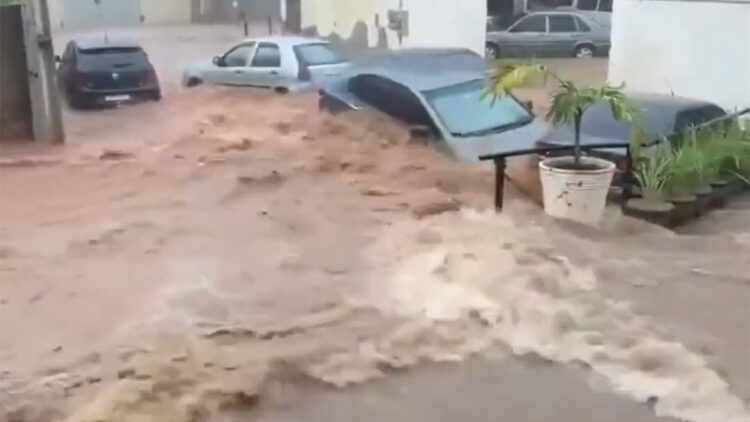 Brezilya'da kasırga: 6 ölü, 750 yaralı