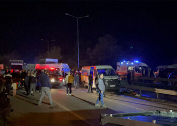 Bursa-Yalova yolunda 5 aracın karıştığı zincirleme kaza: 1 ölü, 13 yaralı