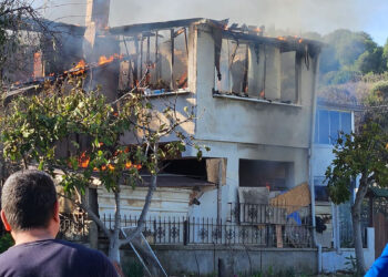 Bursa'da 2 katlı binada çıkan yangın 3 eve daha sıçradı; 1 ölü