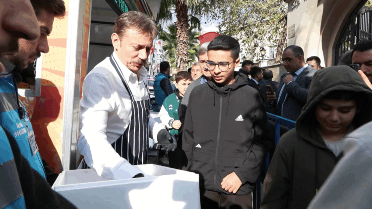 Bahçelievler’de 20 şehit için lokma dağıtıldı