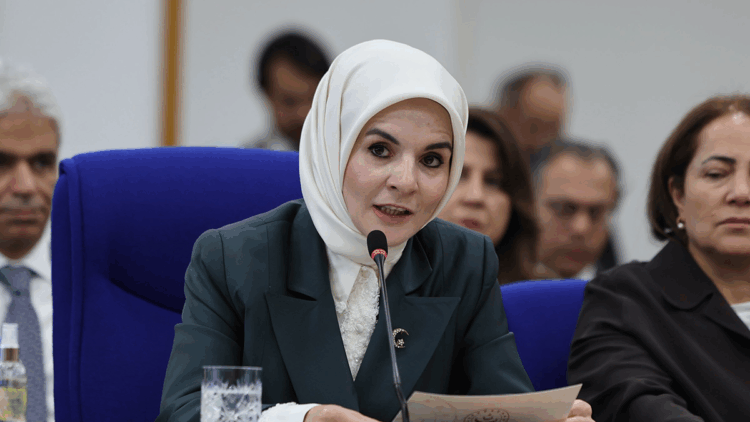 Bakan Göktaş duyurdu; Sosyal medyaya yaş sınırı geliyor!