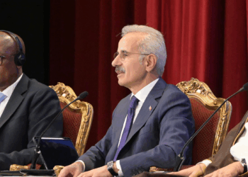 Bakan Uraloğlu, Mısır’da Türkiye'nin ulaştırma vizyonunu anlattı