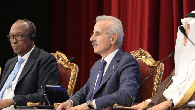 Bakan Uraloğlu, Mısır’da Türkiye'nin ulaştırma vizyonunu anlattı