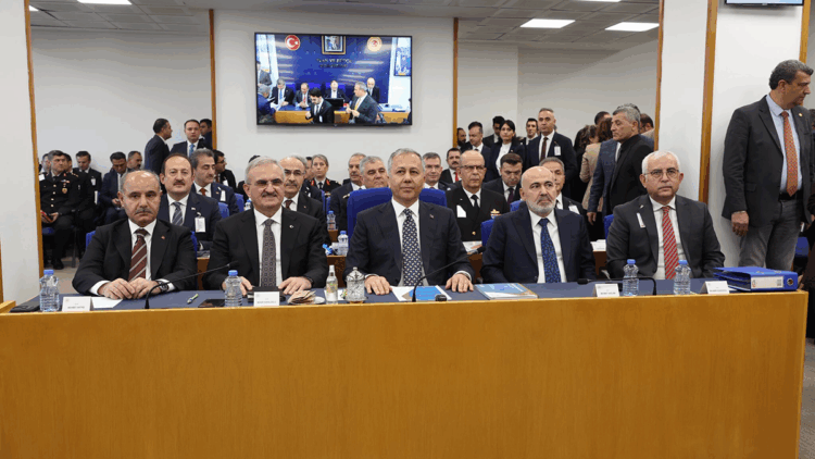 Bakan Yerlikaya duyurdu; Türkiye'deki yabancı sayısı 3 milyon 615 bin