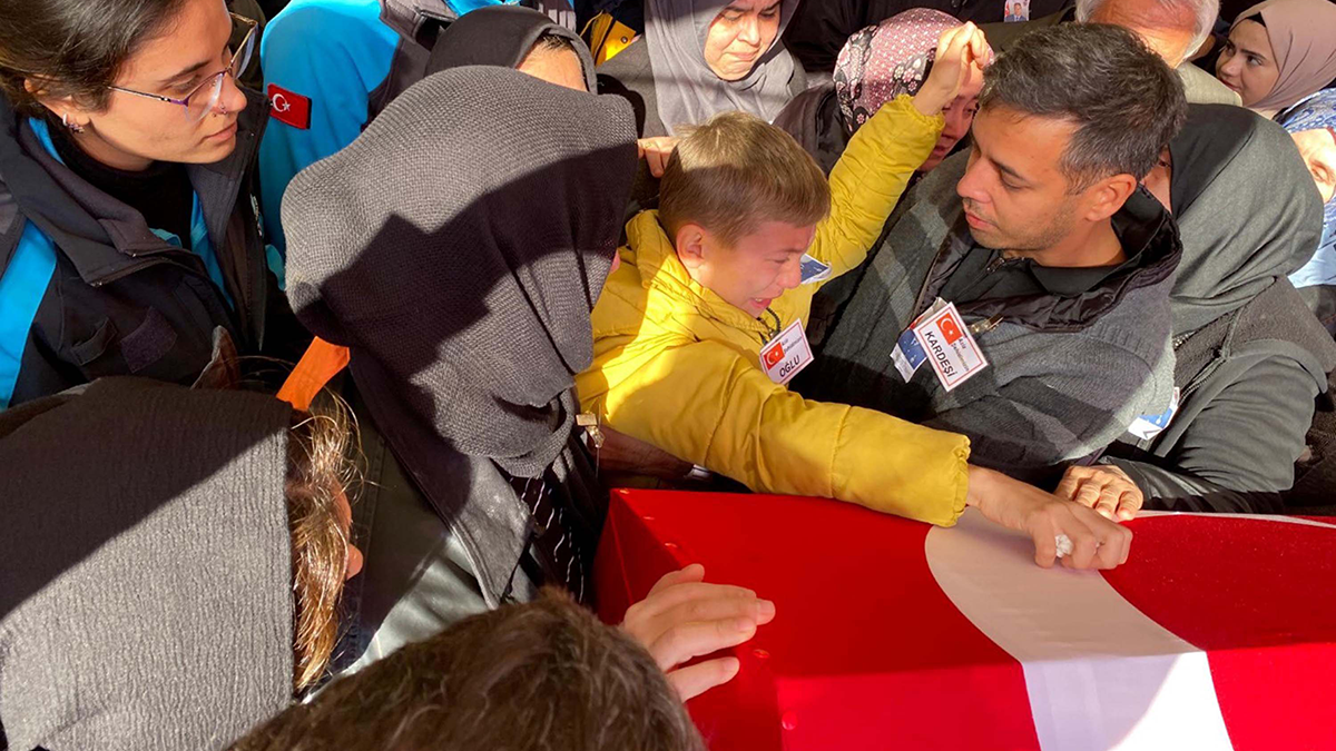 Balıkesir, Şehit Emre Sayın’ı son yolculuğuna uğurladı