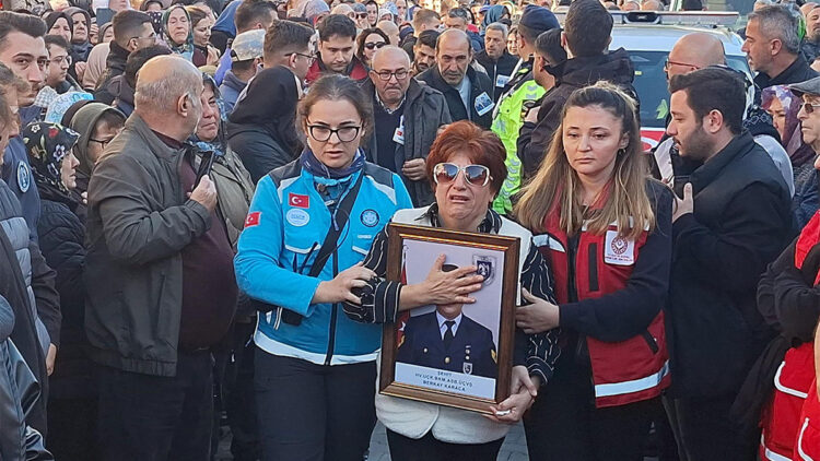 Şehit Berkay Karaca'nın annesi; Gurbet kuşum, uçtu gitti