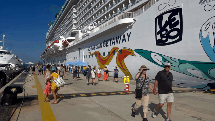 Bodrum'a 10 ayda deniz ve havadan 1 milyonu aşkın turist geldi