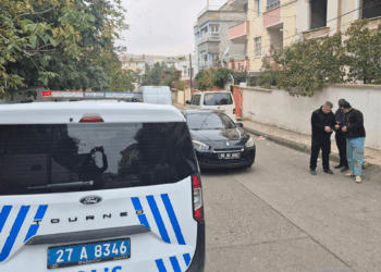 Boşanma aşamasındaki eşini tabancayla vurdu