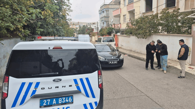 Boşanma aşamasındaki eşini tabancayla vurdu