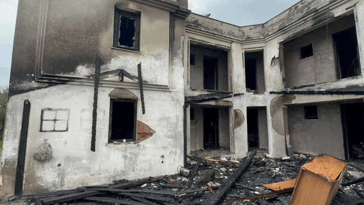 Bozcaada'da otelde çıkan yangın söndürüldü; 1 köpek öldü