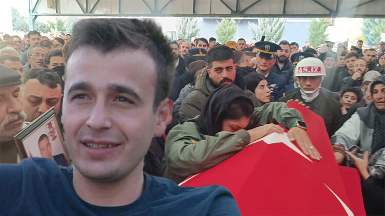 Şehit Burak Özkan'ın babası tabutunu ve fotoğrafını öpüp gözyaşı döktü
