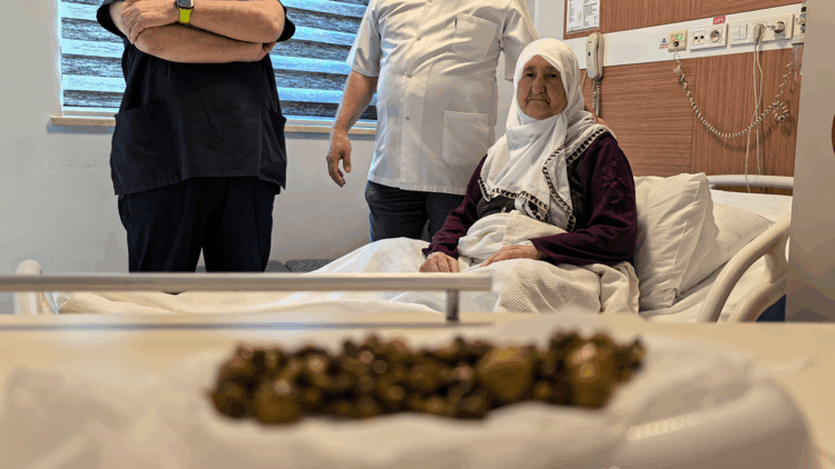 Bursa'da 77 yaşındaki kadının safra kesesinden 213 tane taş çıkarıldı