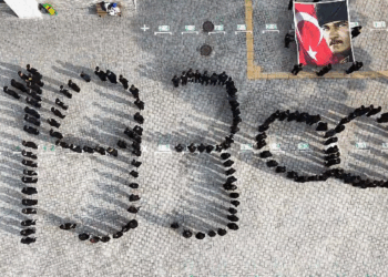 Bursa'da öğrenciler, Atatürk'ü koreografilerle andı