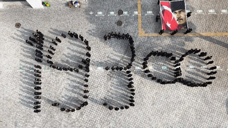 Bursa'da öğrenciler, Atatürk'ü koreografilerle andı