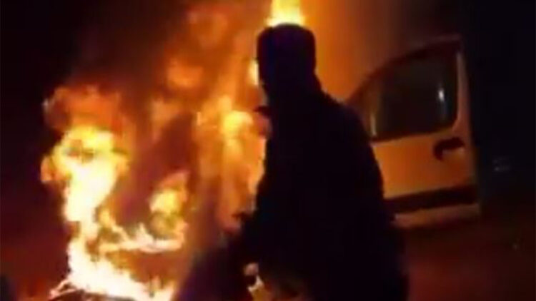 Ceza infaz kurumu personeli 5 kişilik aileyi yangından kurtardı