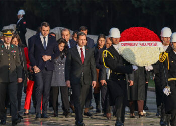 CHP Olağan Kurultayı öncesi Anıtkabir'i ziyaret etti