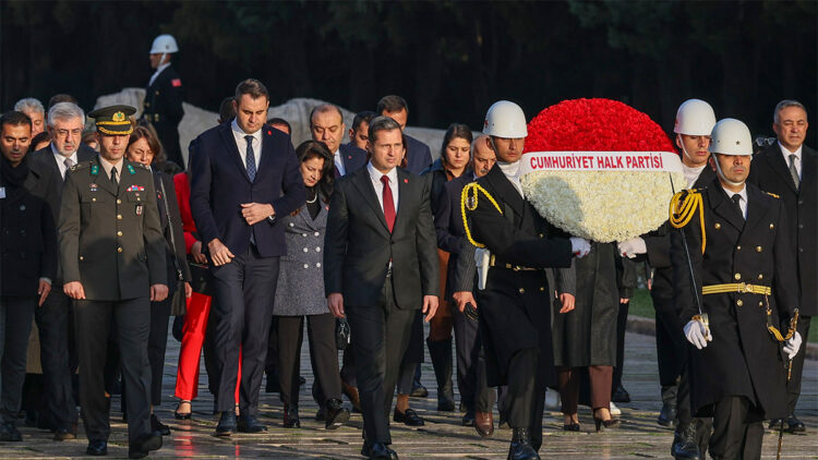 CHP Olağan Kurultayı öncesi Anıtkabir'i ziyaret etti