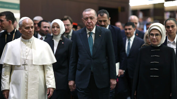 Popülist siyasetçiler Müslümanlara yönelik ırkçılığı körüklemektedir