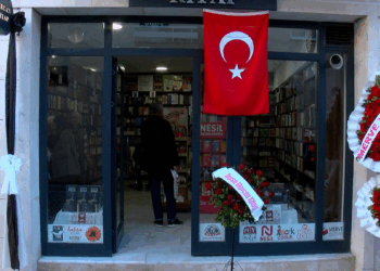 Cağaloğlu Kitapçılar Sokağı yenilenen yüzüyle açıldı