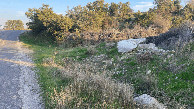 Çanakkale’nin Ayvacık ilçesinde, boş arazide bebek cesedi bulundu. Jandarma, olayla ilgili inceleme başlattı.