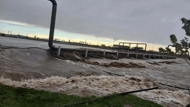 Çanakkale'de sağanak; Tuzla Çayı taştı