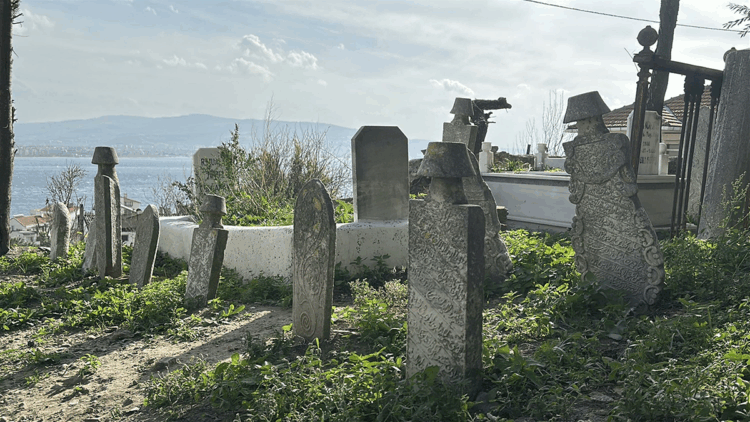 Çanakkale'de tarihi alanda bulunan 829 mezar taşı ve 67 kitabe kayıt altında