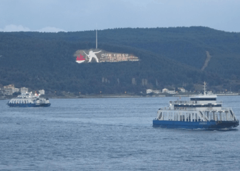 Çanakkale'nin Bozcaada ve Gökçeada ilçelerinde feribot seferleri iptal edildi