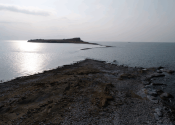 Çarpanak Adası'nda ortaya çıkan antik yola, uyarı levhaları asıldı