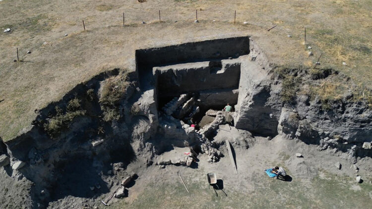 Değirmenler Höyük'te Karaz kültürüne ait hayvansal besin üretim mekanı bulundu