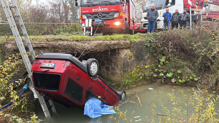 Bartın'da dereye devrilen otomobildeki evli çift boğuldu