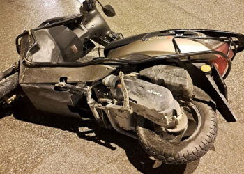 Kayganlaşan yolda devrilen motosikletin sürücüsü öldü