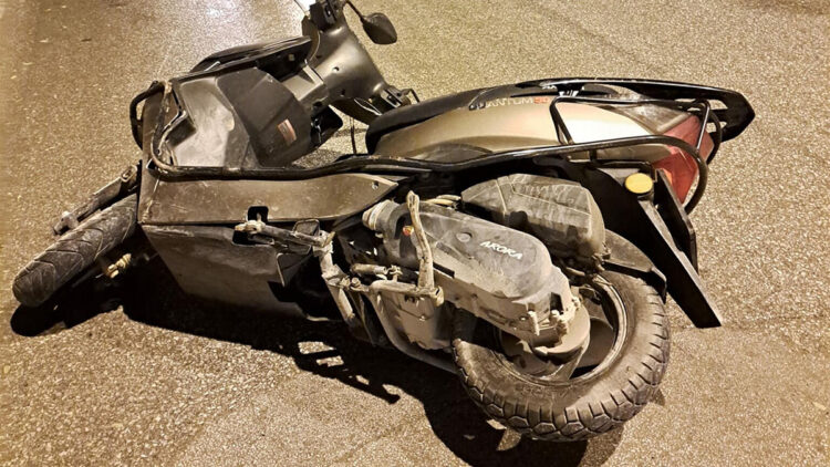 Kayganlaşan yolda devrilen motosikletin sürücüsü öldü