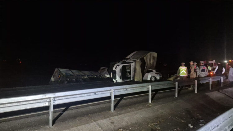 Diyarbakır'da 5 aracın karıştığı zincirleme kazada 4 kişi öldü